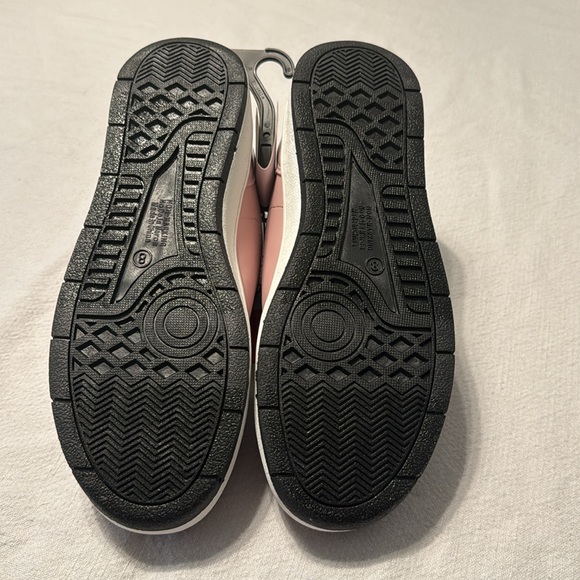 Hello Kitty (Sanrio) Women’s Size 8 Pink, Black, and White Lace-Up Sneakers NWT - Picture 11 of 11